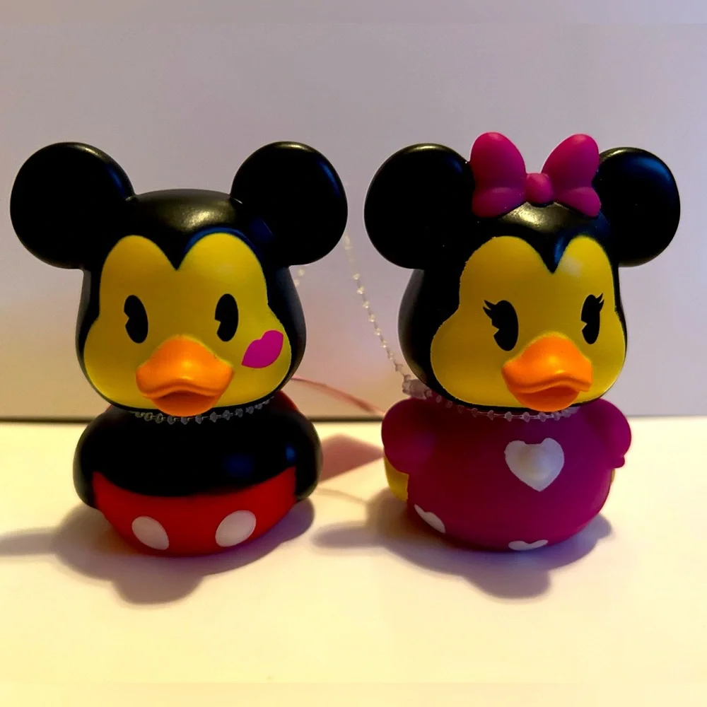 NEW! Disney Mickey Mouse and Minnie Mouse Hearts and Kisses Rubber Duck Set- NWT
